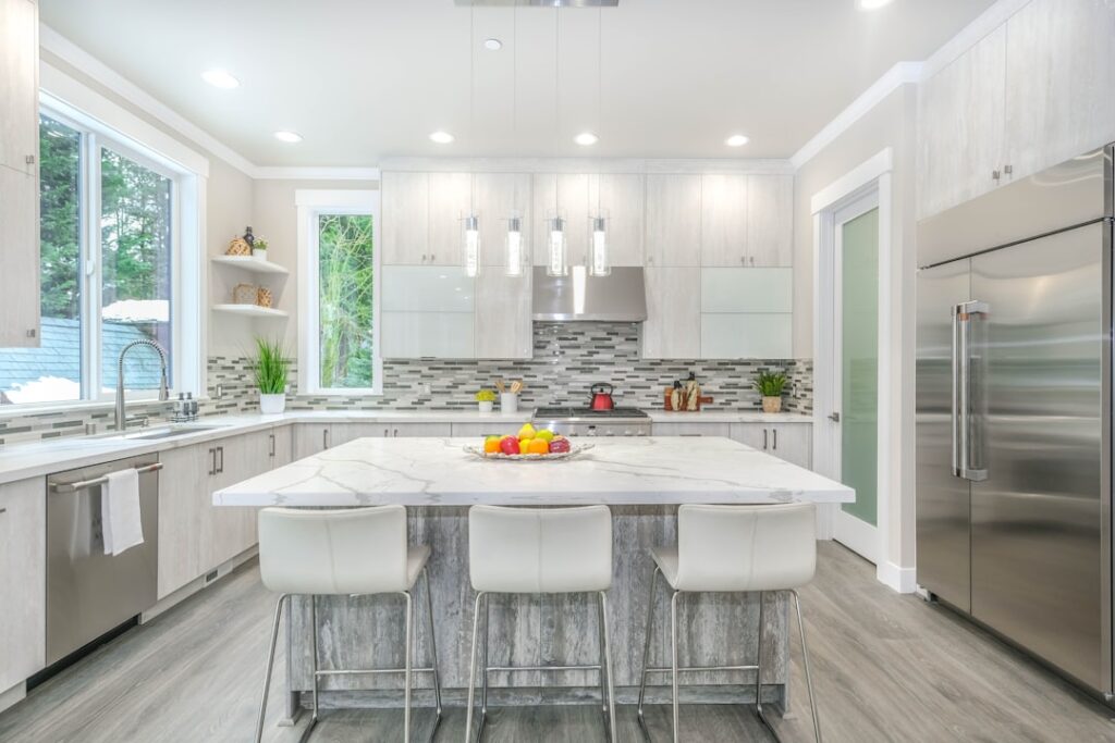 transitional-modern kitchen