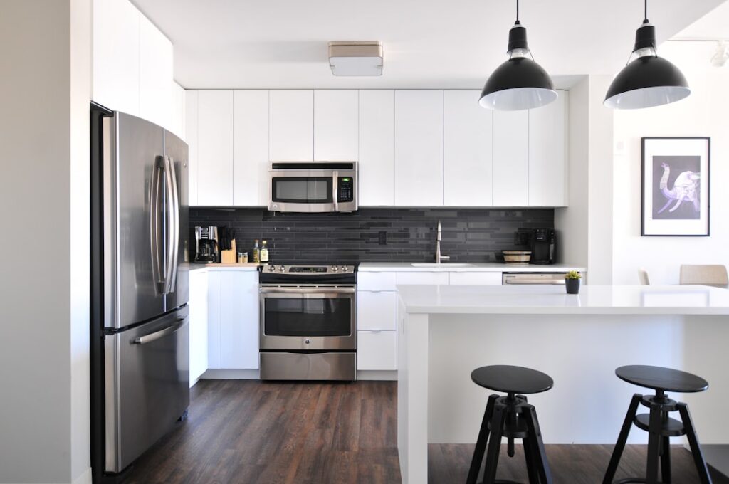 transitional-modern kitchen