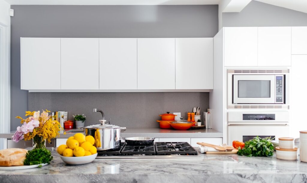 transitional-modern kitchen