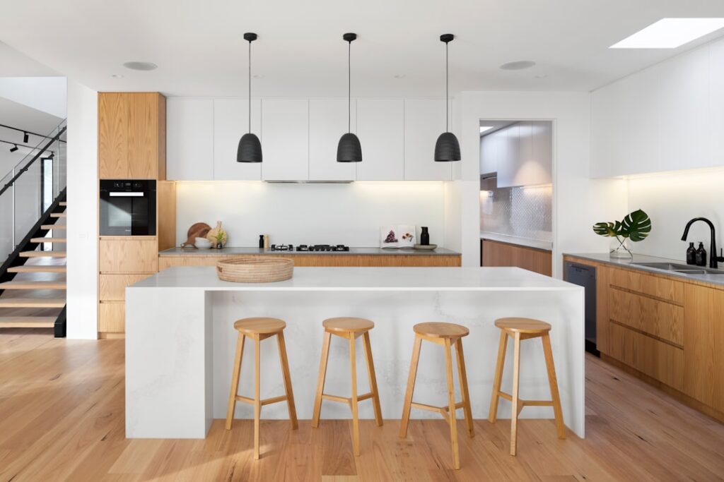 transitional-modern kitchen